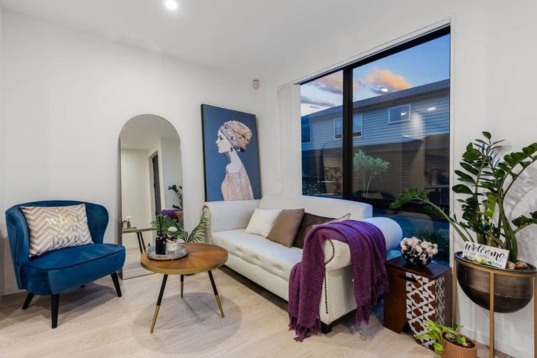 Photo of property in 25a Oteha Valley Road, Northcross, Auckland, 0632