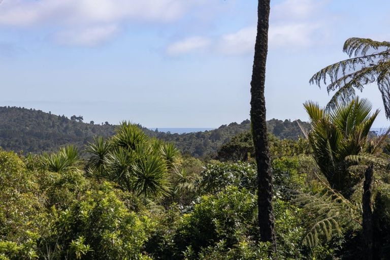 Photo of property in 86 Anawhata Road, Anawhata, New Lynn, 0772