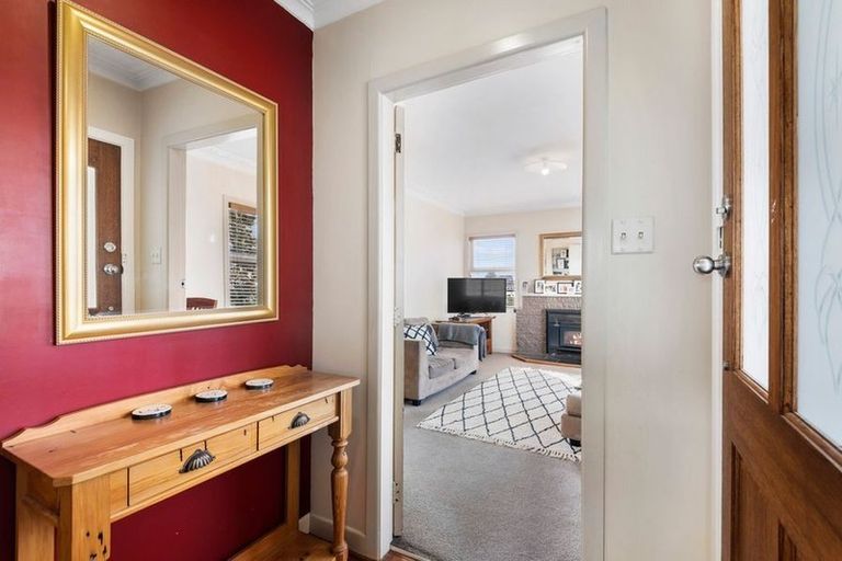 Photo of property in 52 Vera Road, Te Atatu South, Auckland, 0610