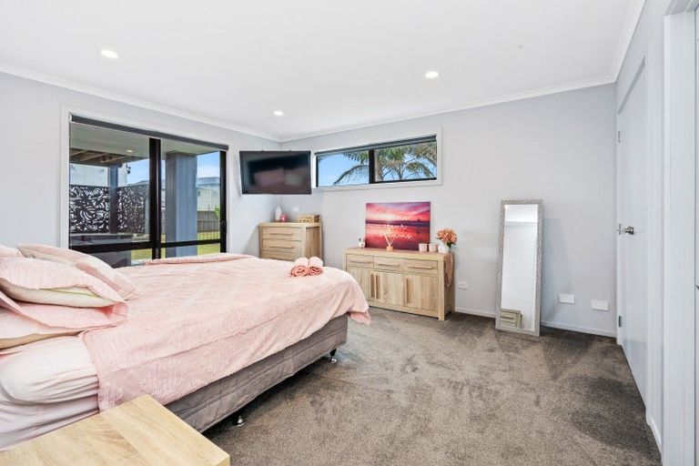 Photo of property in 8 Mariners Haven, One Tree Point, 0118