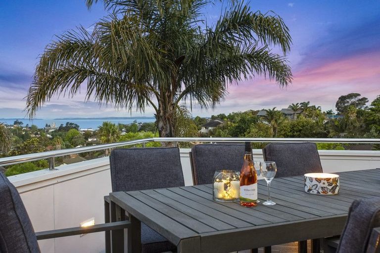 Photo of property in 11 Greenleaf Way, Northcross, Auckland, 0630