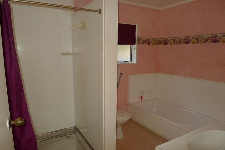 Photo of property in 2 Winara Avenue, Waikanae, 5036