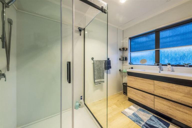 Photo of property in 9 Huber Street, Weymouth, Auckland, 2103