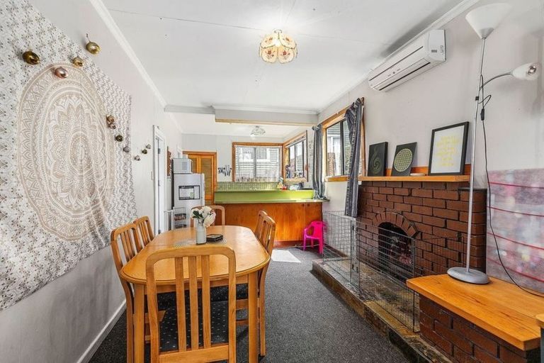 Photo of property in 42 Lincoln Avenue, Tawa, Wellington, 5028