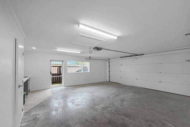 Photo of property in 65 Redcastle Drive, East Tamaki, Auckland, 2013