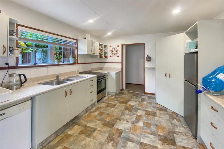 Photo of property in 3 Aries Place, Kawaha Point, Rotorua, 3010