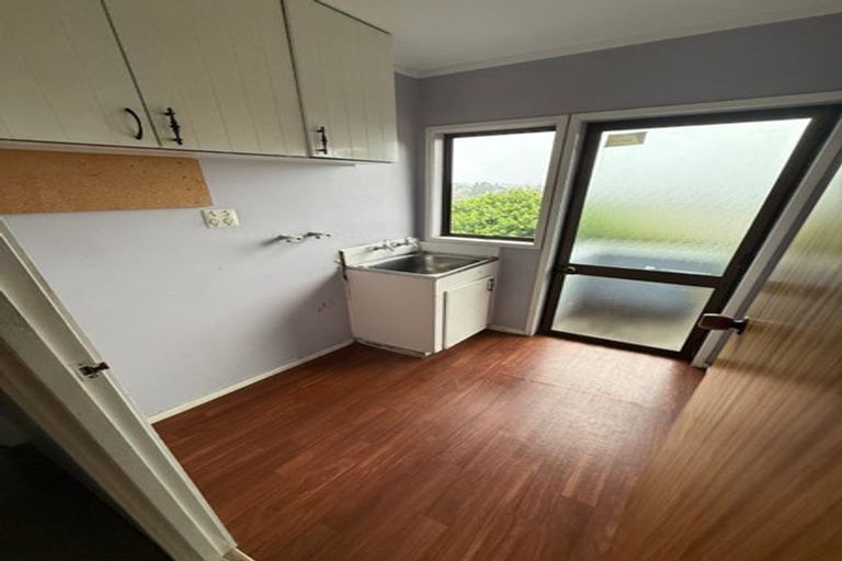 Photo of property in 2/521 Glenfield Road, Glenfield, Auckland, 0629