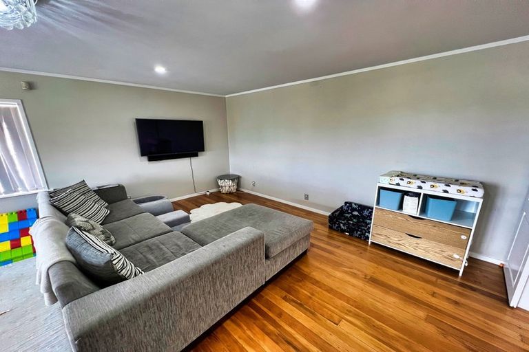 Photo of property in 20 Longbill Place, Glendene, Auckland, 0602