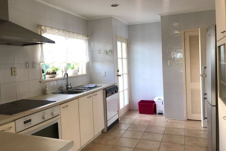 Photo of property in 9 Chelsea View Drive, Chatswood, Auckland, 0626