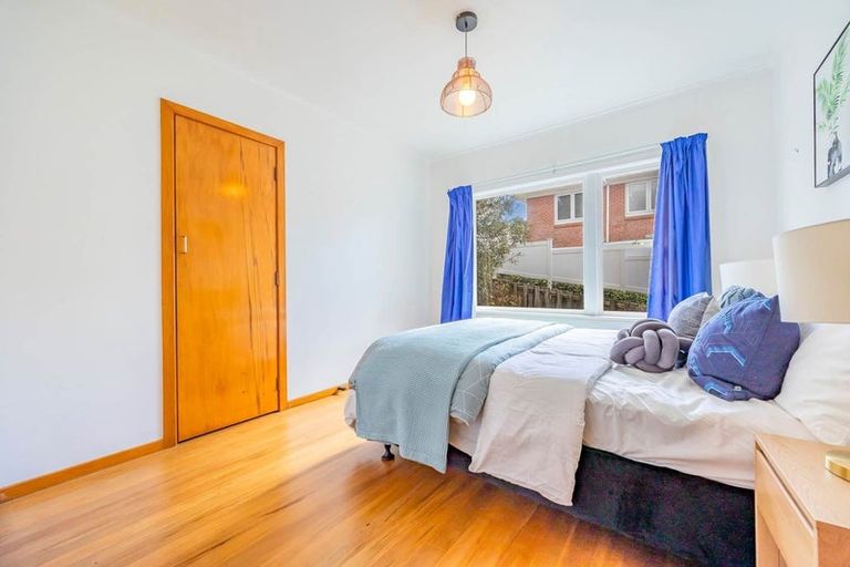 Photo of property in 12 Barker Rise, Northcross, Auckland, 0632