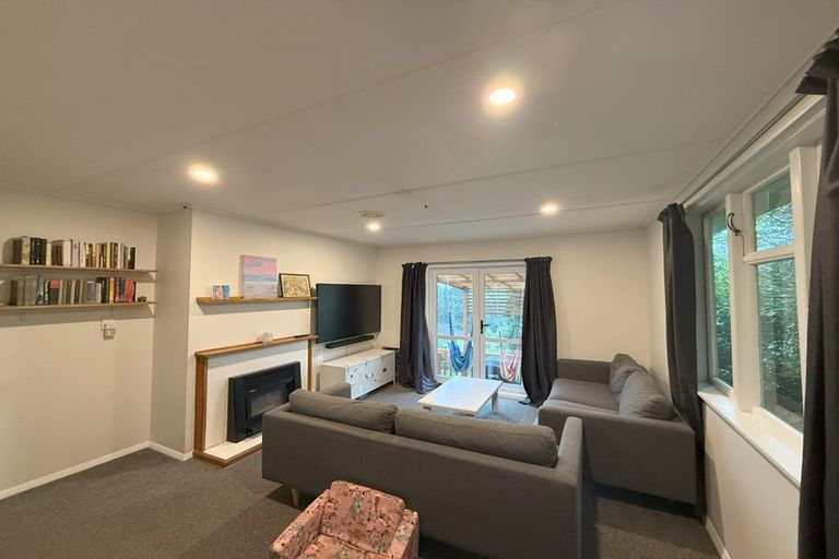 Photo of property in 6 Gloucester Street, Cannons Creek, Porirua, 5024