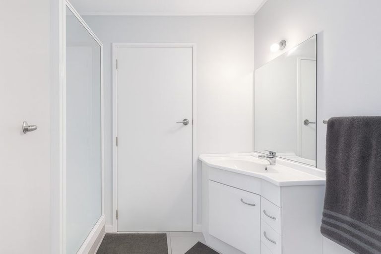 Photo of property in 37 Matuhi Rise, Henderson, Auckland, 0612