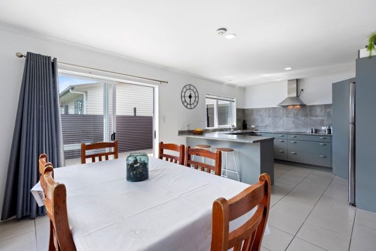 Photo of property in 61c Queen Road, Bellevue, Tauranga, 3110