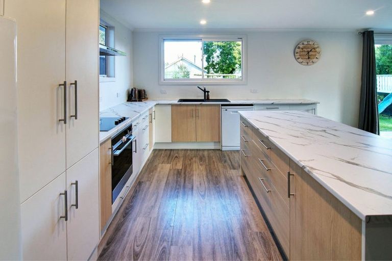 Photo of property in 14 Diamond Street, Carterton, 5713