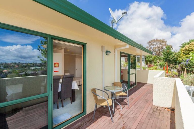Photo of property in 2/150 Luckens Road, West Harbour, Auckland, 0618