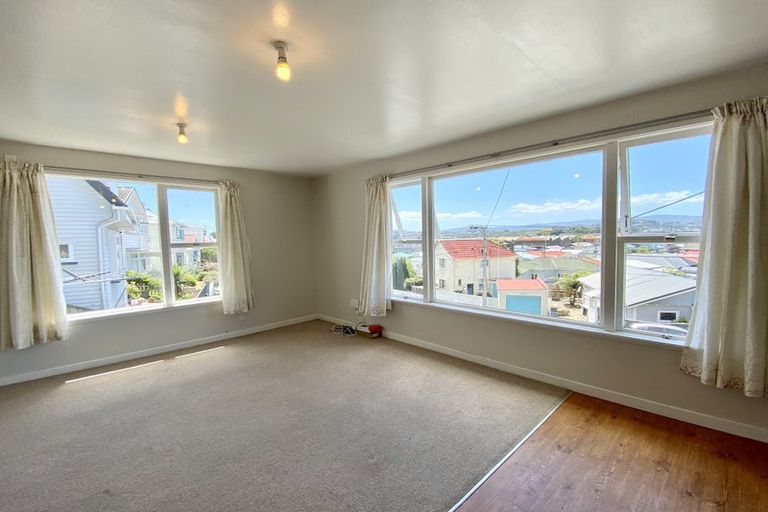 Photo of property in 34 Queens Drive, Kilbirnie, Wellington, 6022