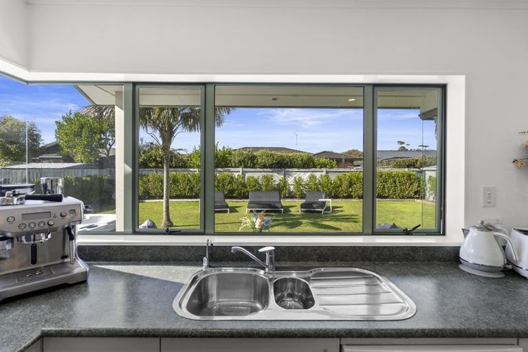 Photo of property in 22 Lakeside Drive, Orewa, 0931