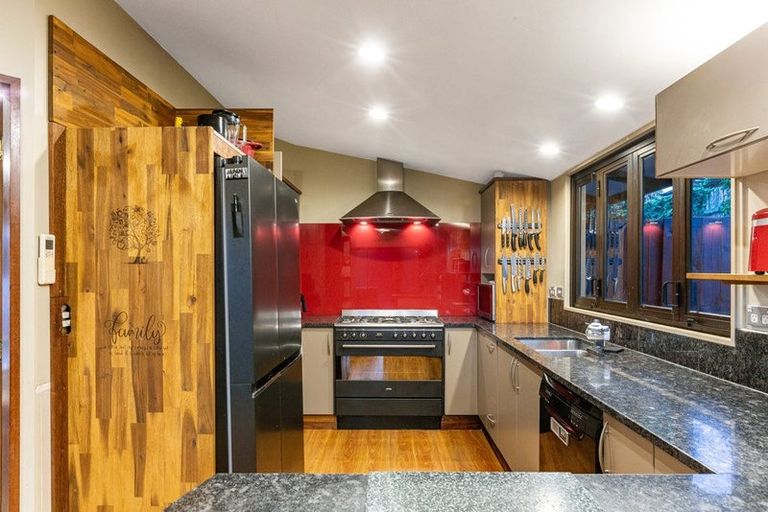 Photo of property in 16 Karaka Grove, Raumati Beach, Paraparaumu, 5032