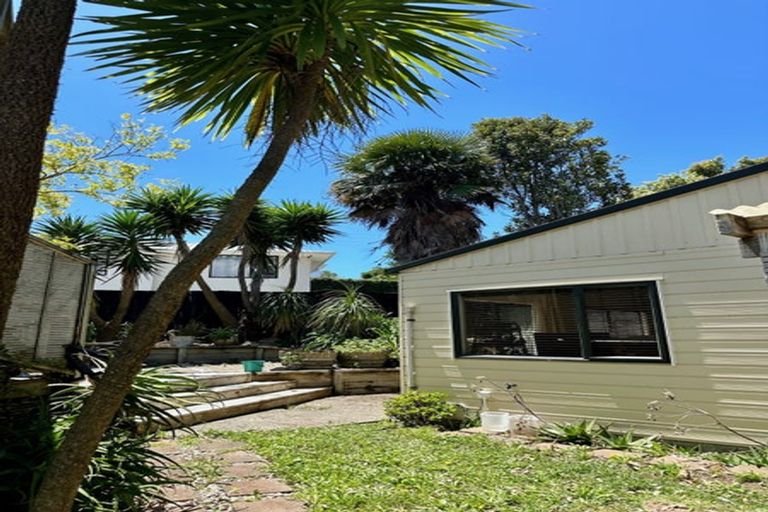 Photo of property in 11 Thalia Place, Totara Vale, Auckland, 0629