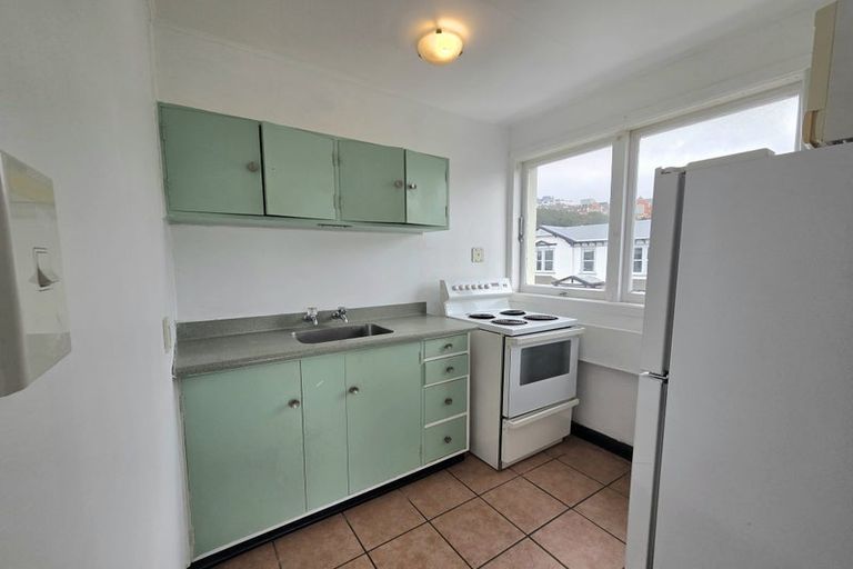 Photo of property in Churchill Flats, 213 The Terrace, Wellington Central, Wellington, 6011