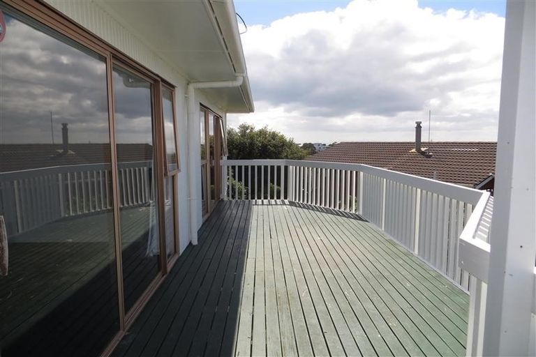 Photo of property in 2/14 Tudor Place, Mairangi Bay, Auckland, 0630