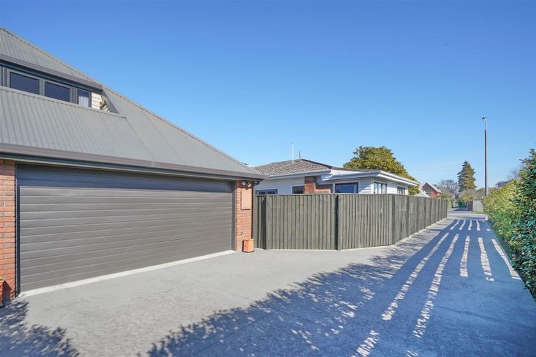 Photo of property in 2/112 Memorial Avenue, Burnside, Christchurch, 8053