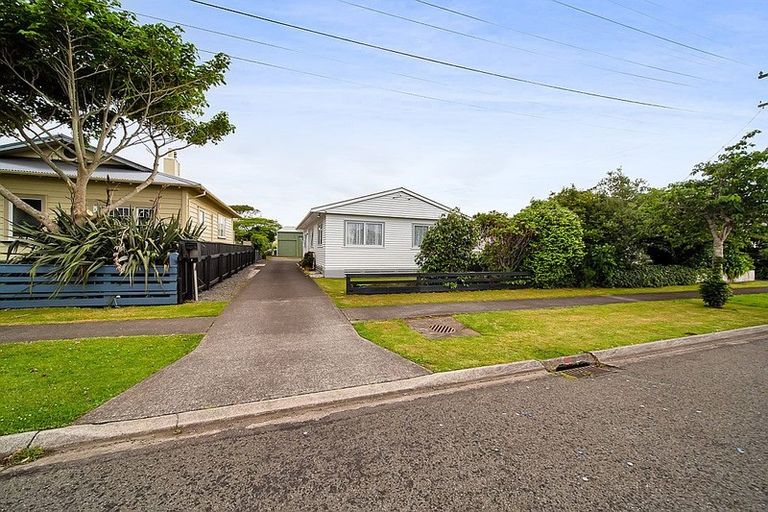 Photo of property in 6 Grey Street, Hawera, 4610