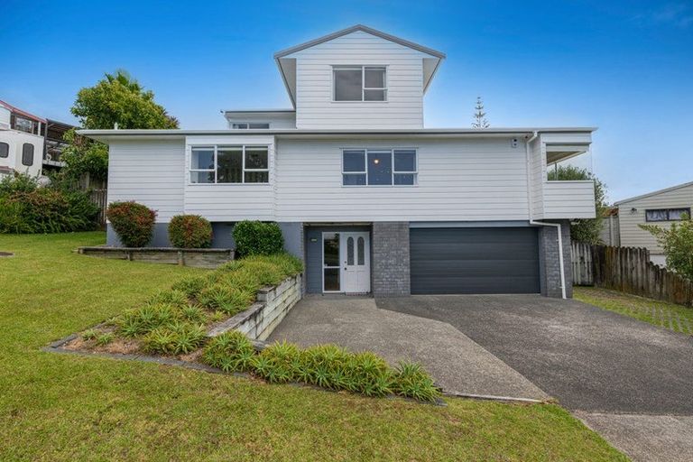 Photo of property in 8 Unsworth Drive, Unsworth Heights, Auckland, 0632