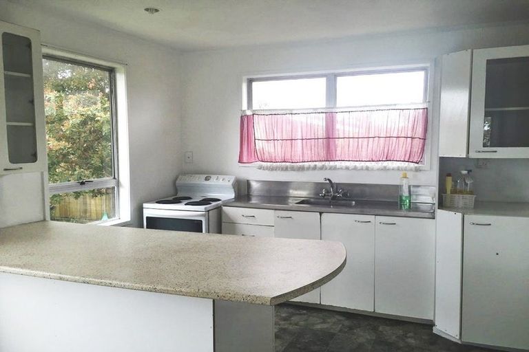 Photo of property in 402 Roscommon Road, Clendon Park, Auckland, 2103