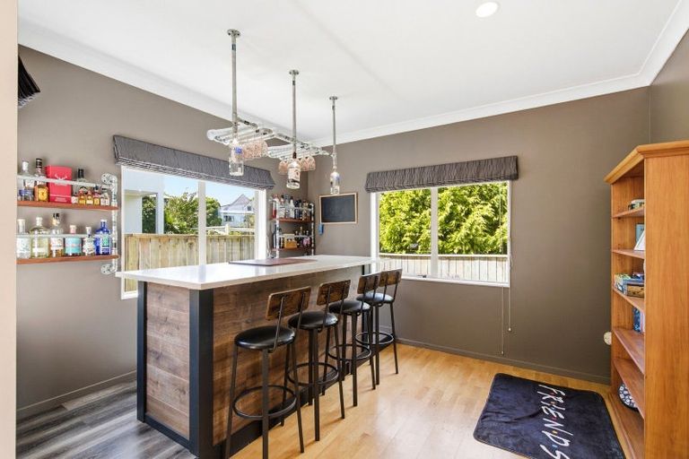 Photo of property in 23 Chippenham Grove, Churton Park, Wellington, 6037