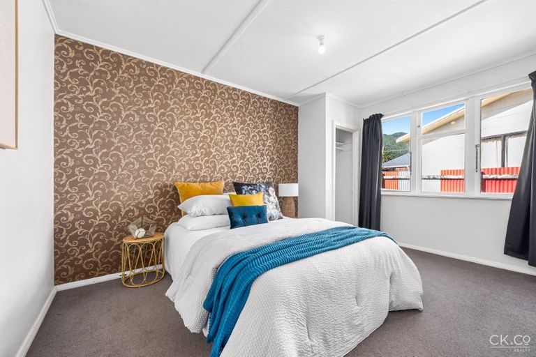 Photo of property in 39 Prouse Crescent, Naenae, Lower Hutt, 5011