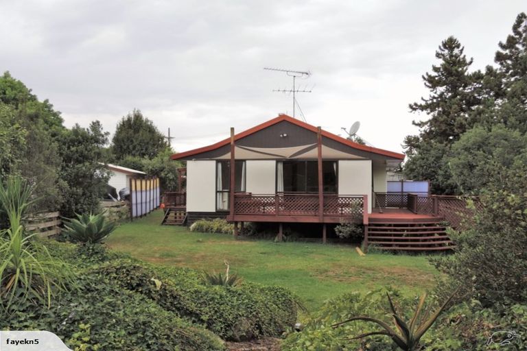 Photo of property in 32 Cemetery Road, Waiuku, 2123