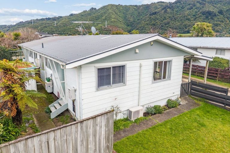 Photo of property in 1/3 Omaha Grove, Totara Park, Upper Hutt, 5018