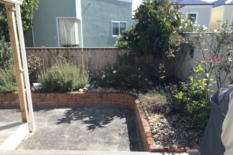 Photo of property in 7 Fallowfield Avenue, Mount Victoria, Wellington, 6011