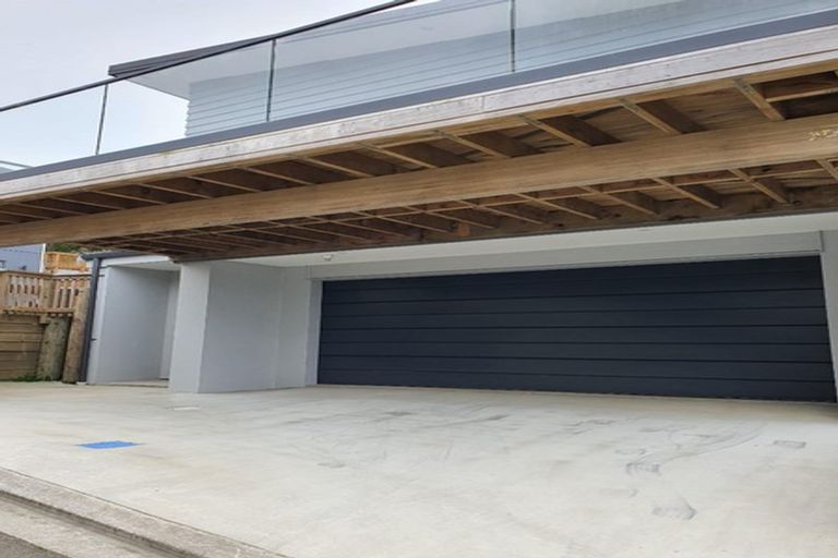 Photo of property in 9a Grumman Lane, Newlands, Wellington, 6037