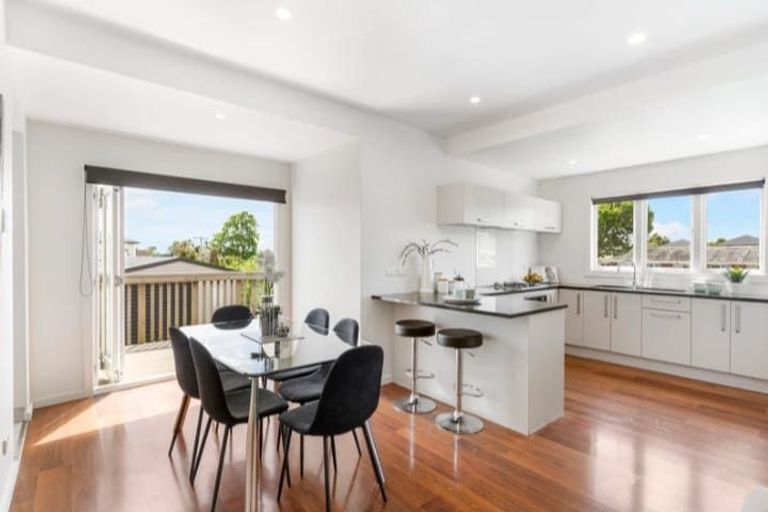 Photo of property in 2/117 Great South Road, Manurewa, Auckland, 2102