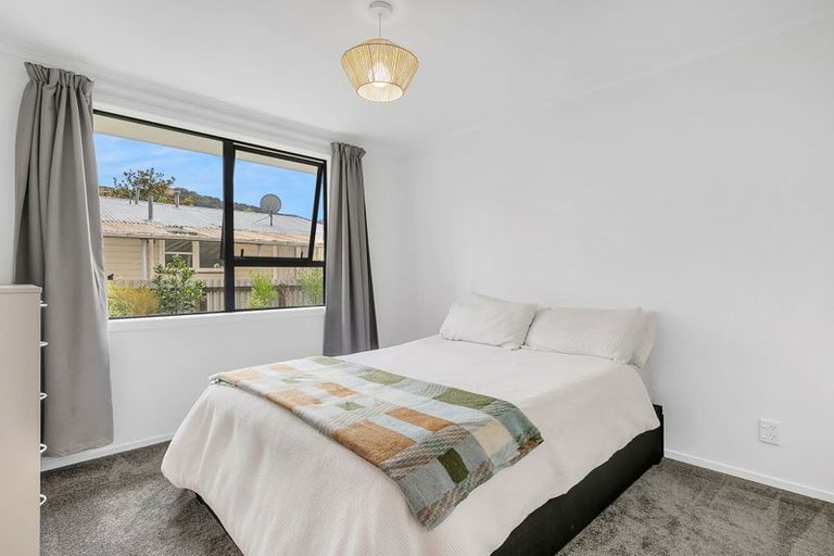 Photo of property in 8 Kentucky Street, Totara Park, Upper Hutt, 5018