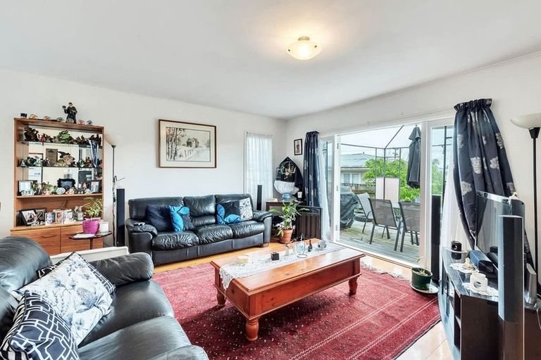 Photo of property in 5b Barbary Avenue, Kelston, Auckland, 0602