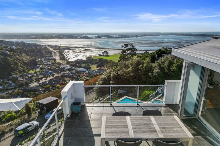Photo of property in 4 Gazelle Lane, Redcliffs, Christchurch, 8081