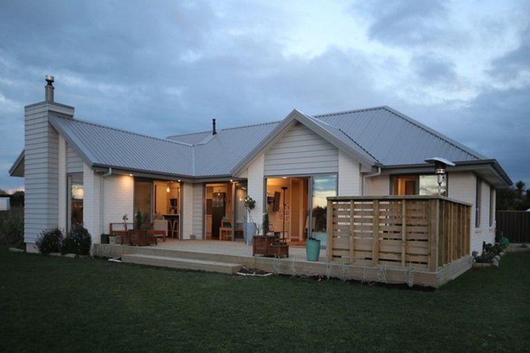 Photo of property in 15 Court Of Ascot, Seaward Bush, Invercargill, 9812