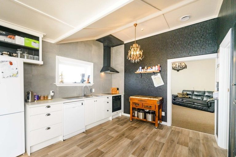 Photo of property in 12 Dahlia Street, Palmerston North, 4410