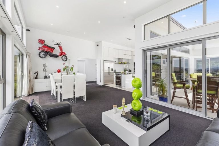 Photo of property in 5 Linacre Way, Tawa, Wellington, 5028