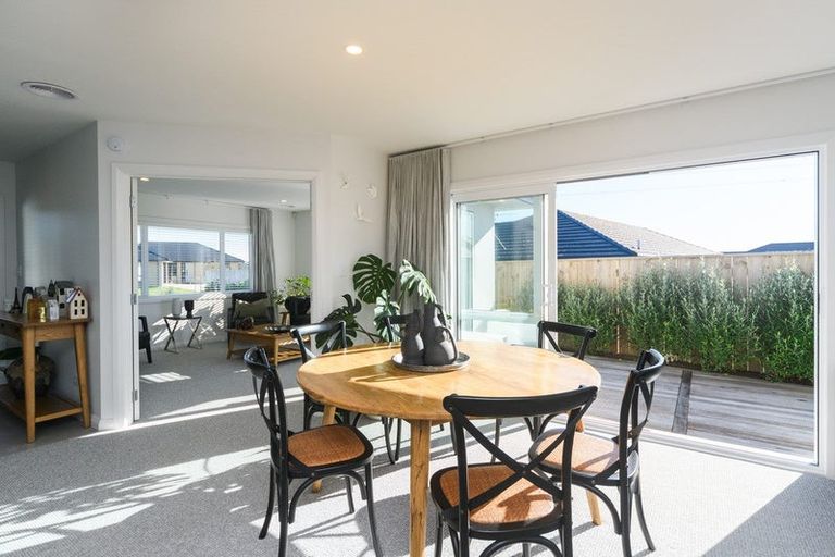 Photo of property in 10 Sardinia Grove, Fitzherbert, Palmerston North, 4410