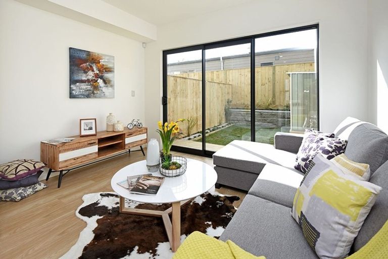 Photo of property in 11 Waru Lane, Te Atatu Peninsula, Auckland, 0610