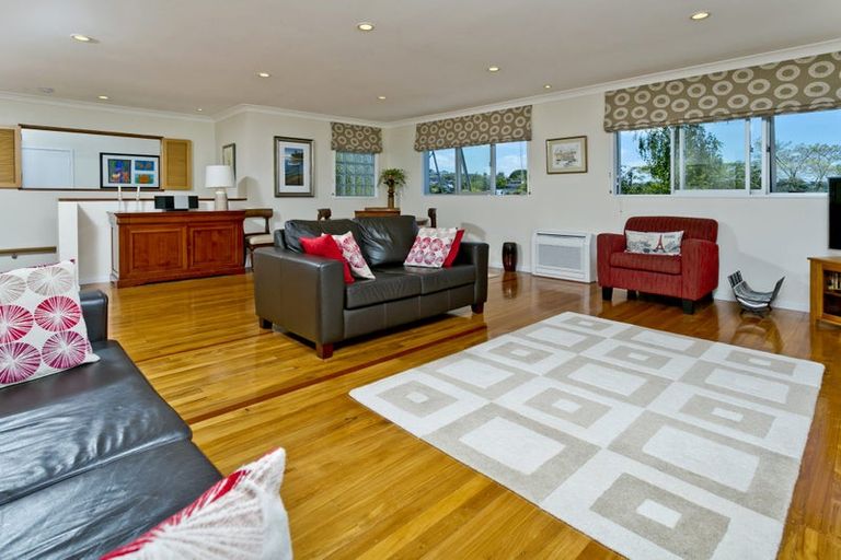 Photo of property in 49 Weatherly Road, Torbay, Auckland, 0630