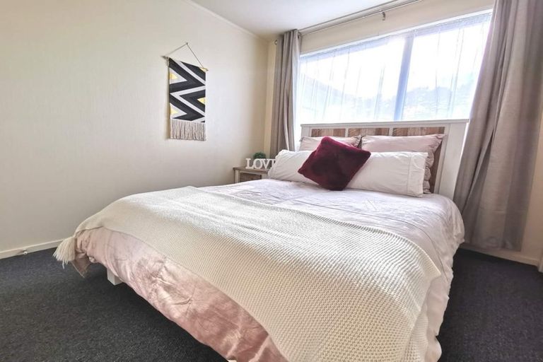 Photo of property in 10 Granville Drive, Massey, Auckland, 0614