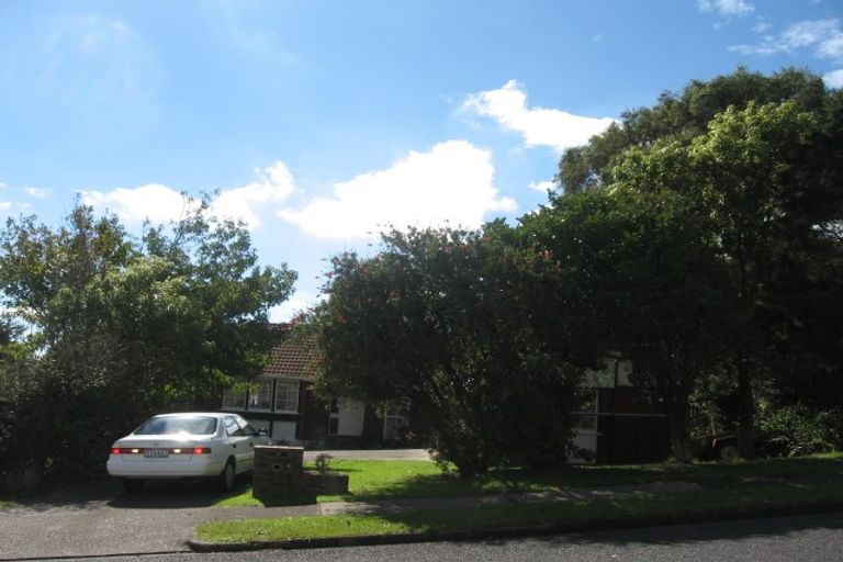 Photo of property in 3 Gwenand Place, Botany Downs, Auckland, 2010