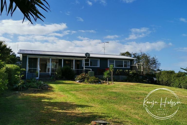 Photo of property in 9 Whaka Street, Maungaturoto, 0520