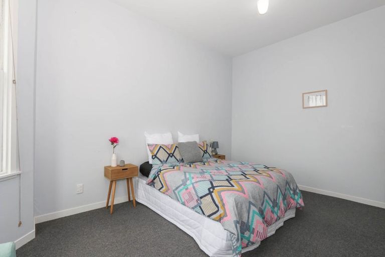 Photo of property in 70 Kelburn Parade, Kelburn, Wellington, 6012