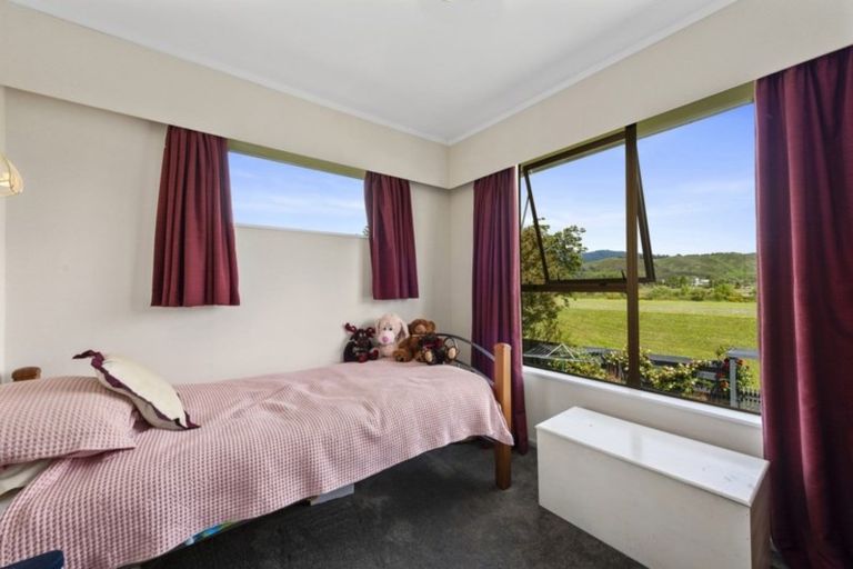 Photo of property in 24 Brightwater Crescent, Totara Park, Upper Hutt, 5018
